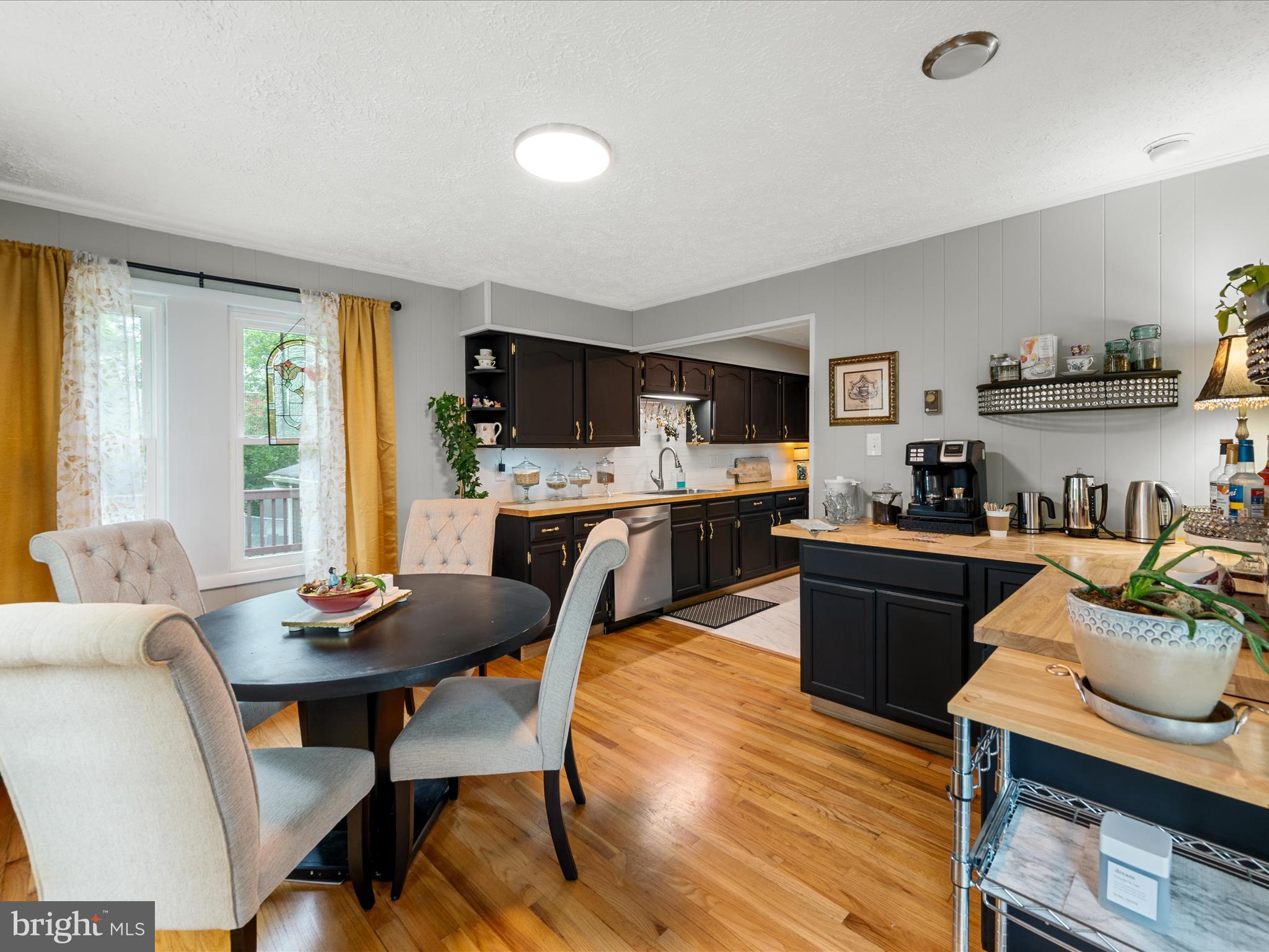 537 Ridge Road South Martinsburg, WV 25403 - Photo 5 of 51 Breakfast Area