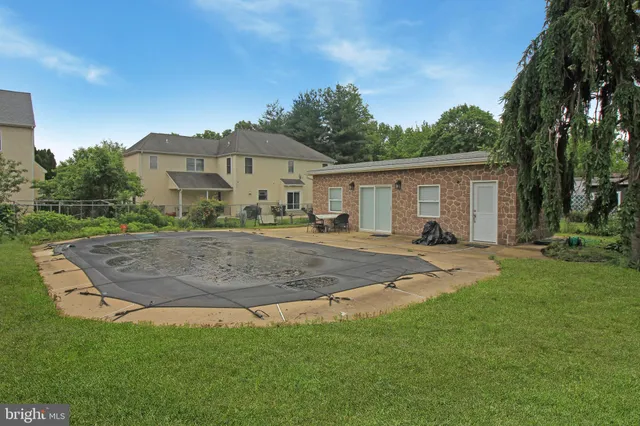 a view of outdoor space yard and house