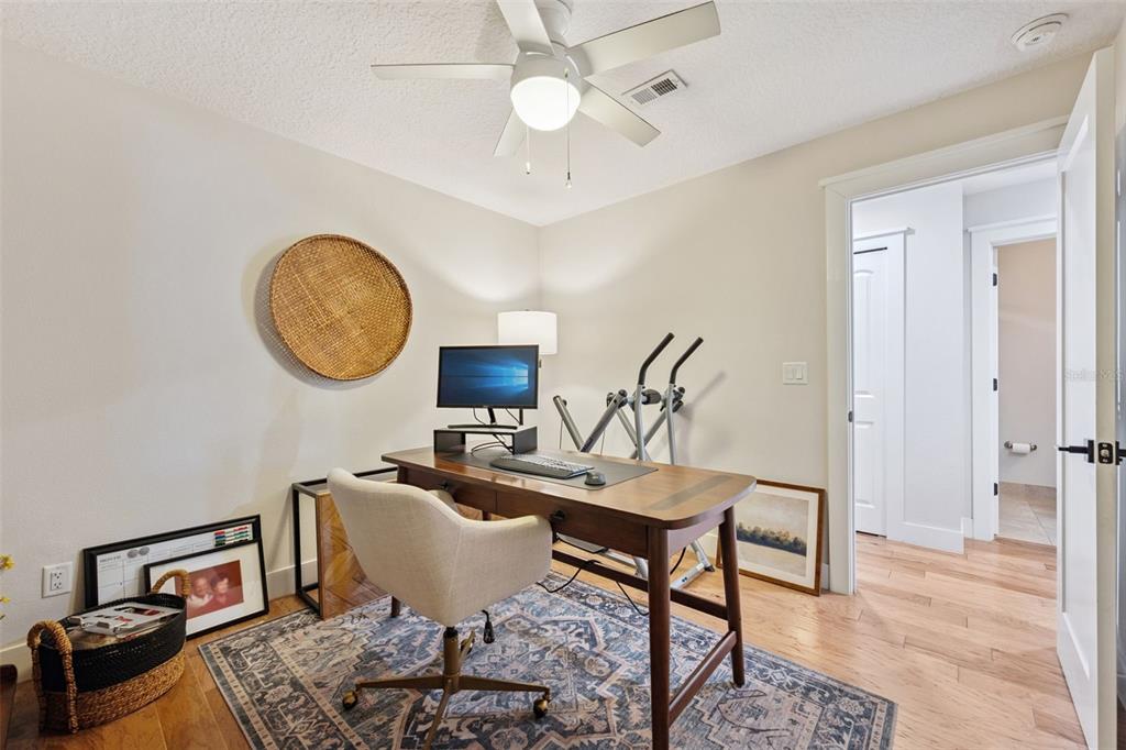 2609 Summerfield Road Winter Park, FL 32792 - Photo 31 of 40 a work room with furniture and a rug