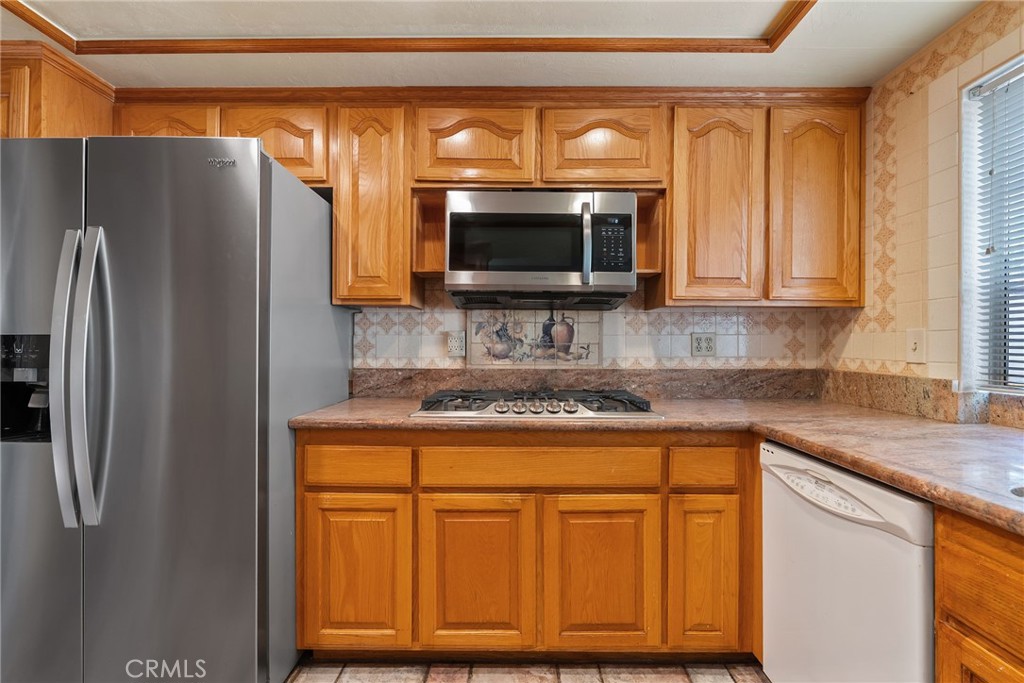 5385 Strasbourg Avenue Irvine, CA 92604 - Photo 19 of 59 a kitchen with stainless steel appliances granite countertop a refrigerator and a sink