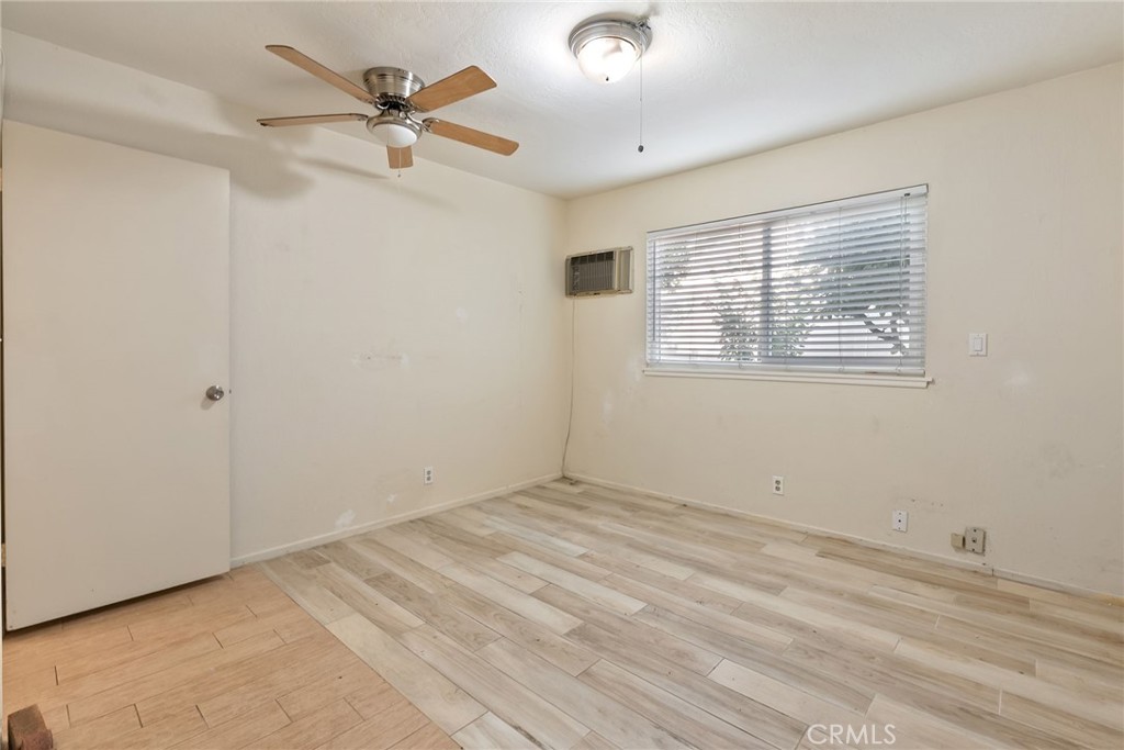 5385 Strasbourg Avenue Irvine, CA 92604 - Photo 25 of 59 a view of an empty room with a window