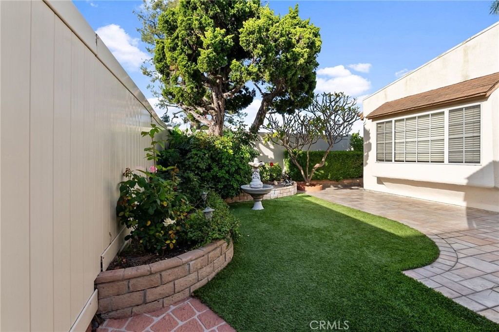 5385 Strasbourg Avenue Irvine, CA 92604 - Photo 49 of 59 a view of a backyard with sitting area