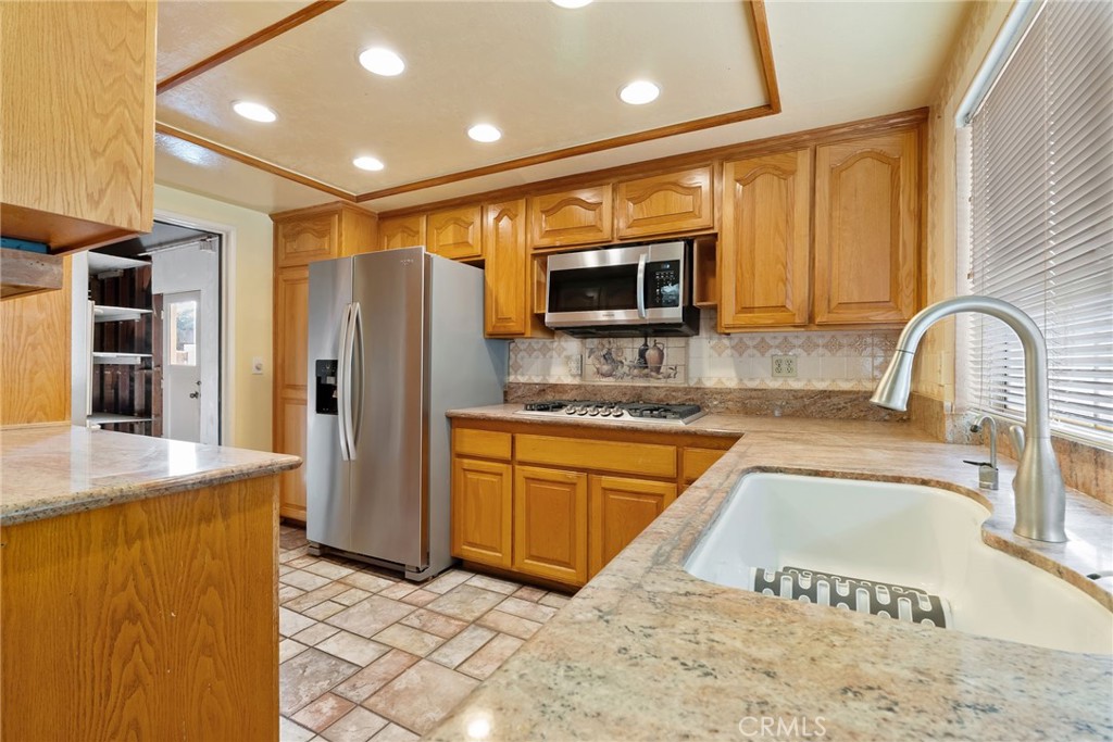 5385 Strasbourg Avenue Irvine, CA 92604 - Photo 10 of 59 a kitchen with stainless steel appliances granite countertop a stove a sink and a microwave