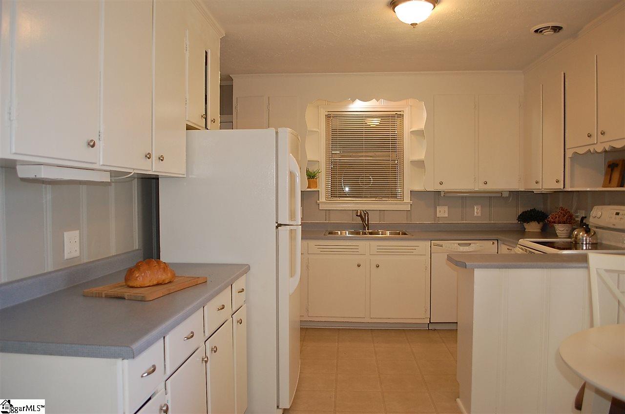 104 Edwards Road Greenville, SC 29615 - Photo 9 of 30 Gallery Image 9