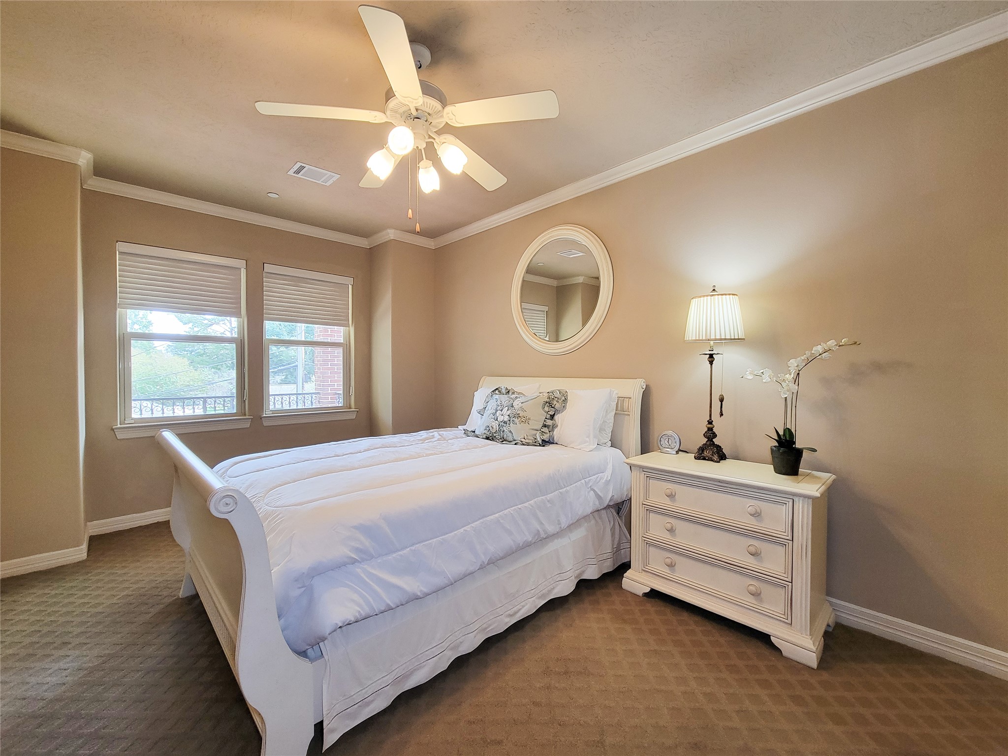1118 Colonial Street Bellaire, TX 77401 - Photo 21 of 50 The fourth secondary bedroom with private bath.