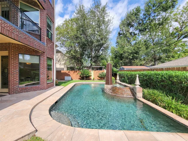 $1,399,000 | 1118 Colonial Street, Bellaire, TX 77401