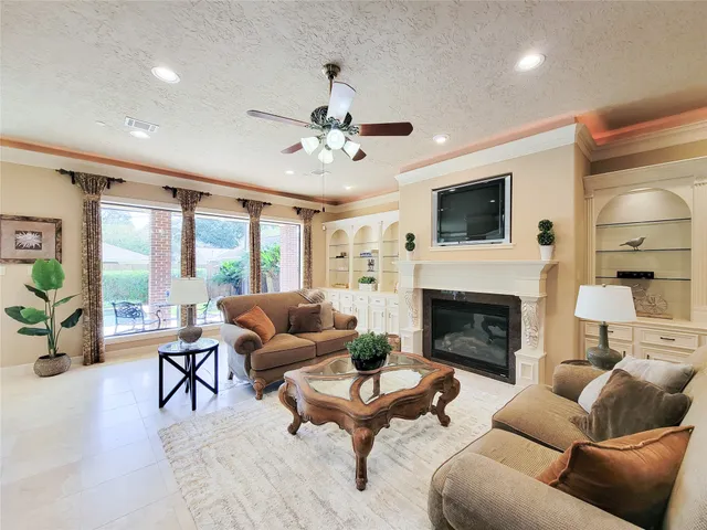 $1,399,000 | 1118 Colonial Street, Bellaire, TX 77401