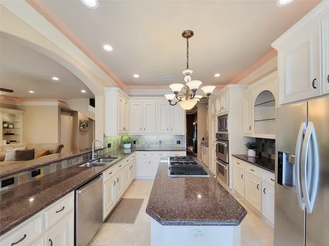 $1,399,000 | 1118 Colonial Street, Bellaire, TX 77401