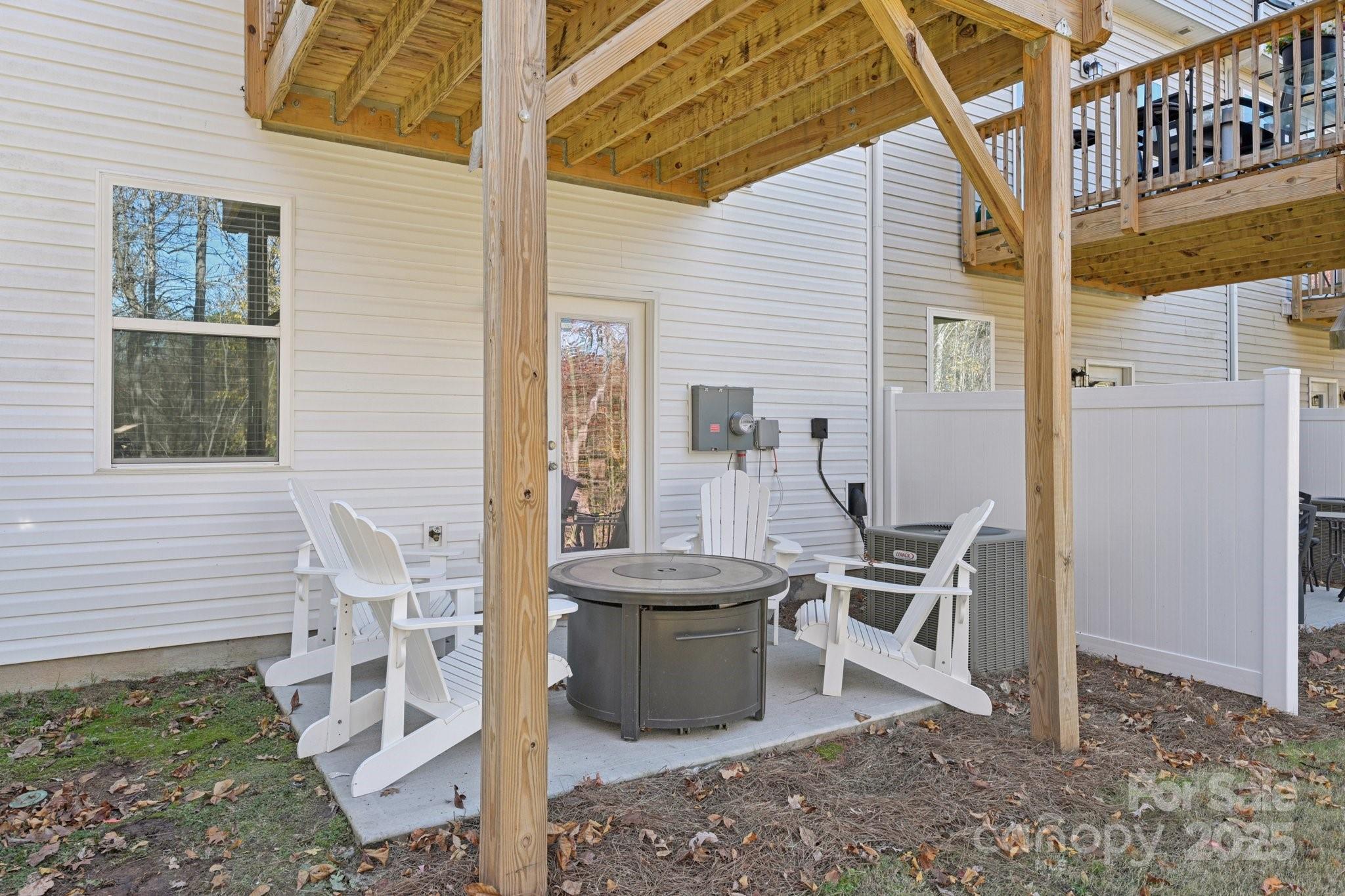 2932 Pirates Place Charlotte, NC 28216 - Photo 30 of 32 a view of a patio with table and chairs