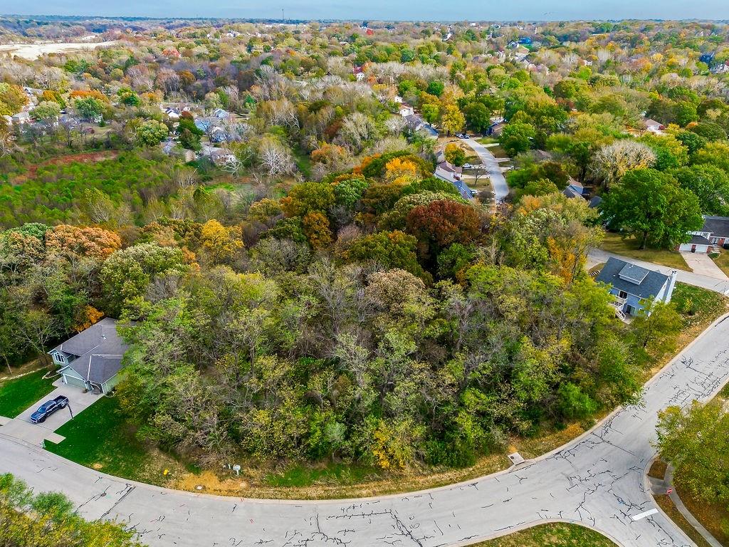 5575 Heritage Hill Road Parkville, MO 64152 - Photo 2 of 7