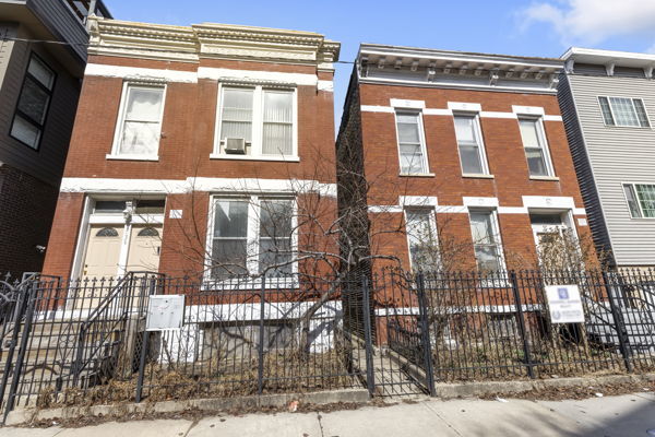 2016 West Superior Street Chicago, IL 60612 - Photo 2 of 16 front view of a building