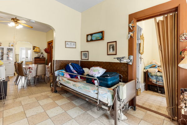 2016 West Superior Street Chicago, IL 60612 - Photo 7 of 16 a living room with furniture and a table