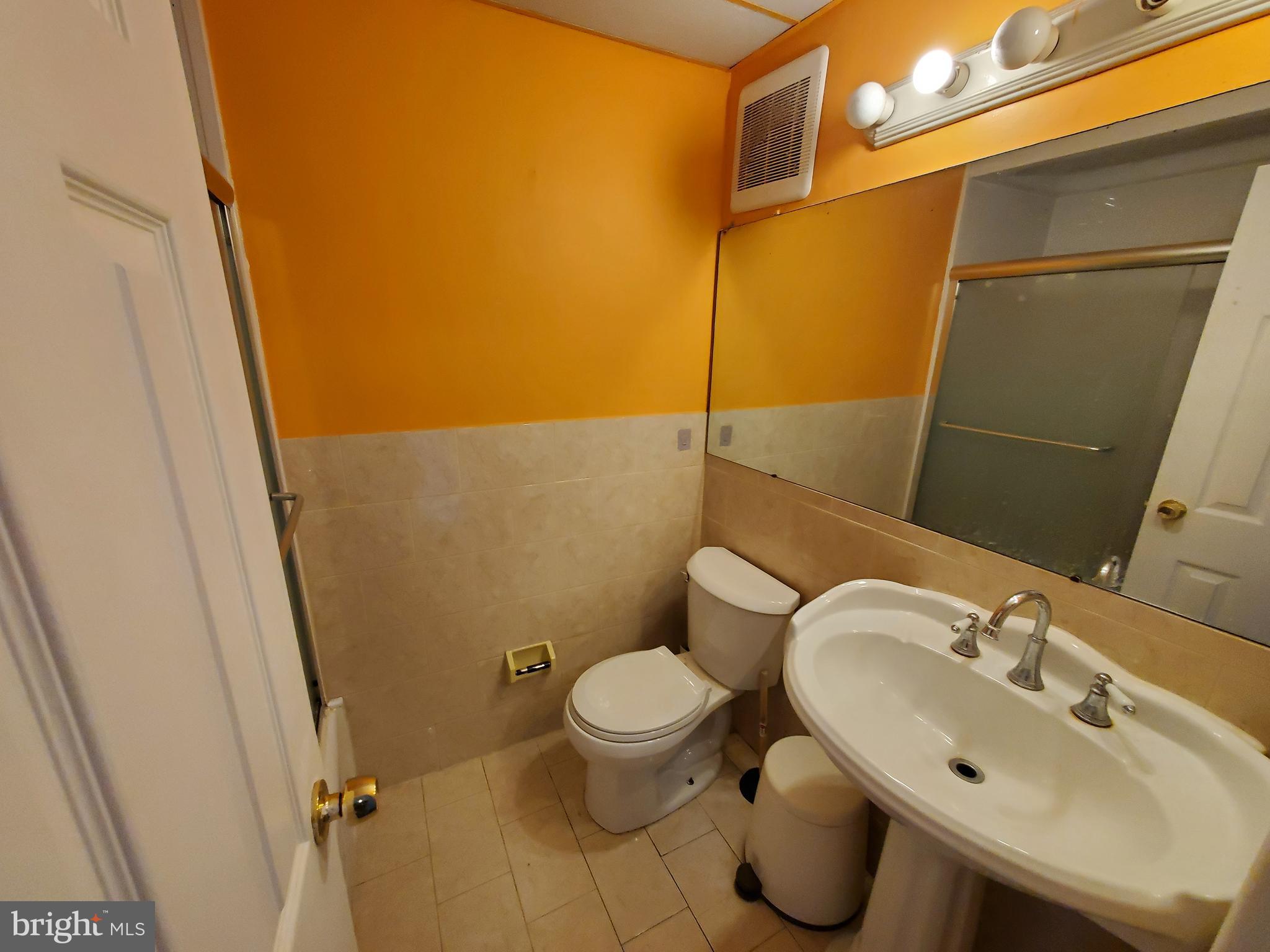 2837 Bittern Place Philadelphia, PA 19142 - Photo 16 of 34 Hallway full bath pic#1