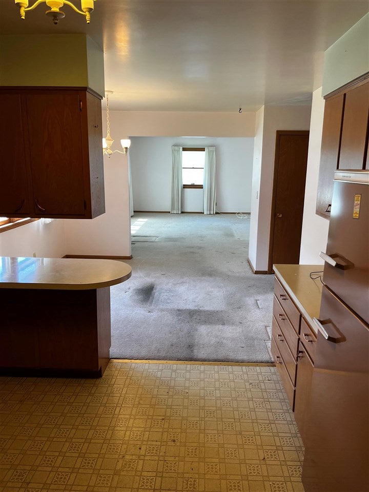 2405 Hickory Grove Road Davenport, IA 52804 - Photo 3 of 6 Gallery Image 3