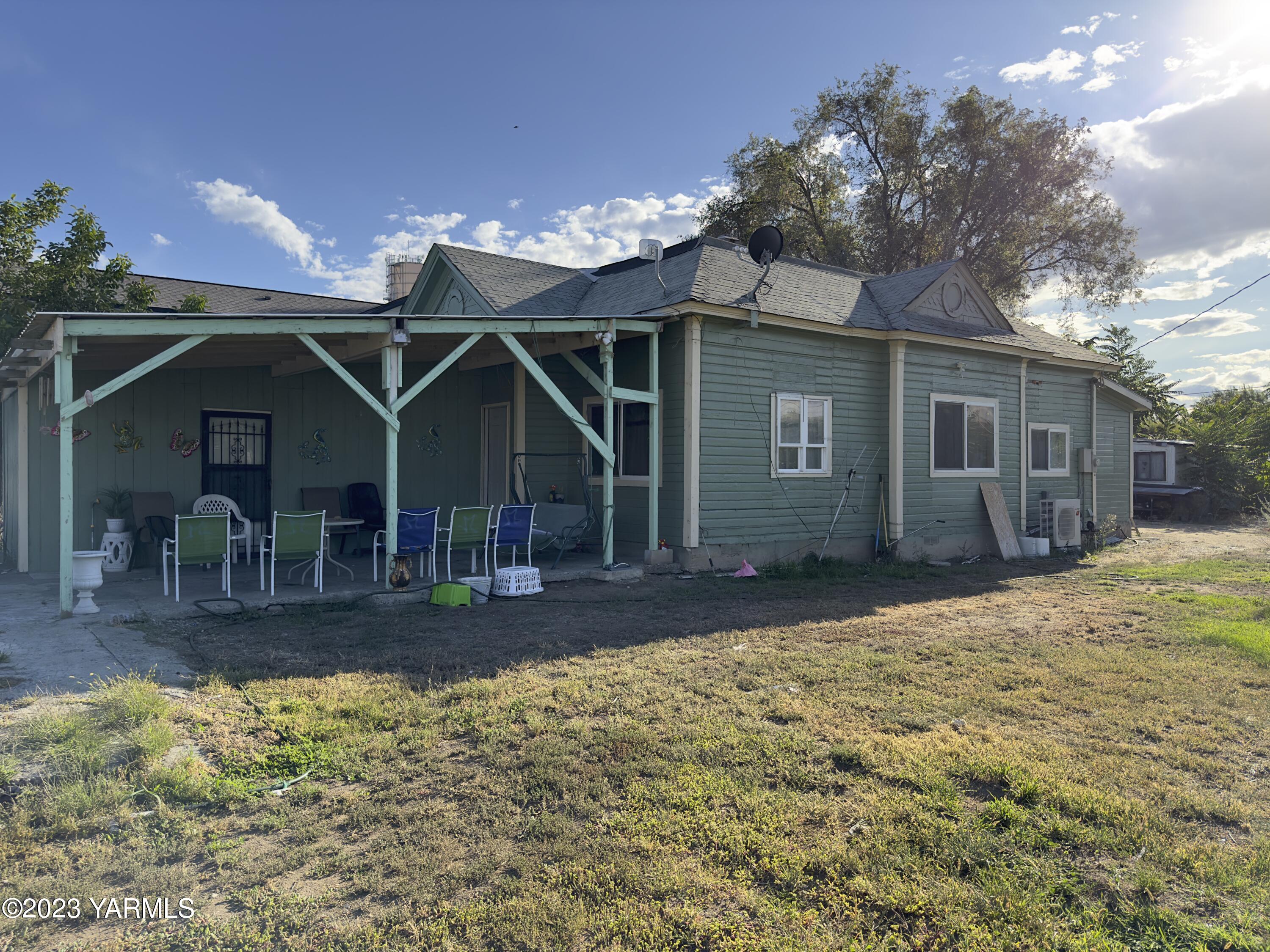 450 Main Street Parker, WA 98939 - Photo 4 of 18 a front view of a house with a yard