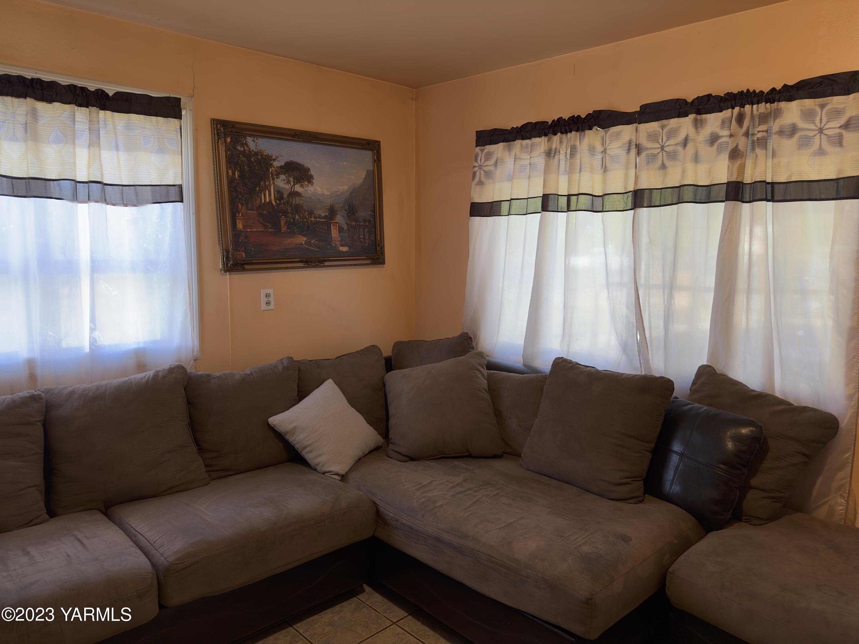 450 Main Street Parker, WA 98939 - Photo 10 of 18 a living room with furniture and a window