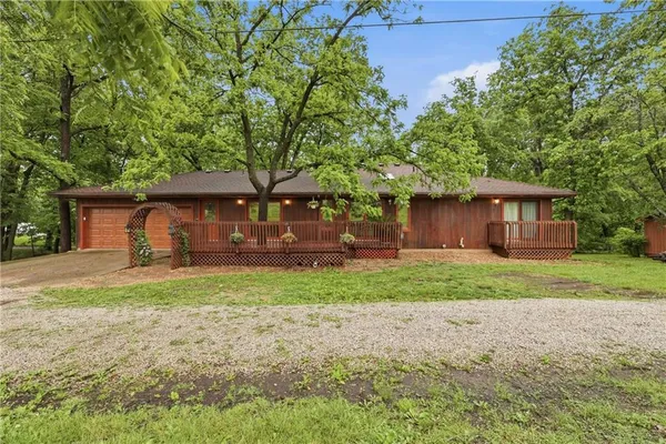 $498,000 | 875 Kendall Road, Peculiar, MO 64078
