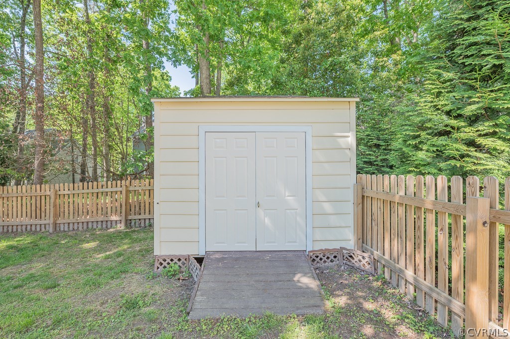5906 Acorn Ridge Court Midlothian, VA 23112 - Photo 45 of 48 a view of backyard with green space