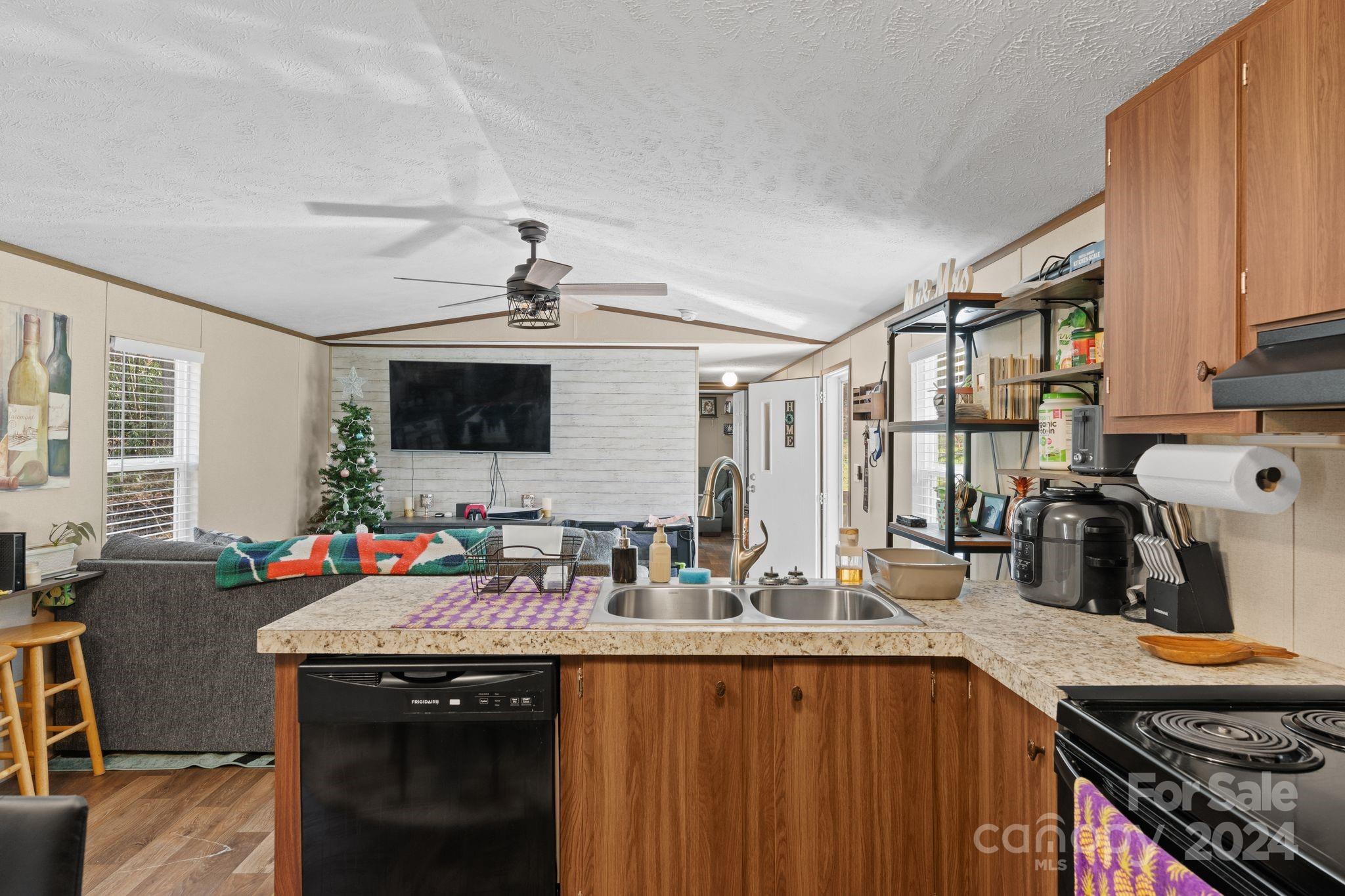 29 Long Ridge Road Candler, NC 28715 - Photo 11 of 26 Gallery Image 11