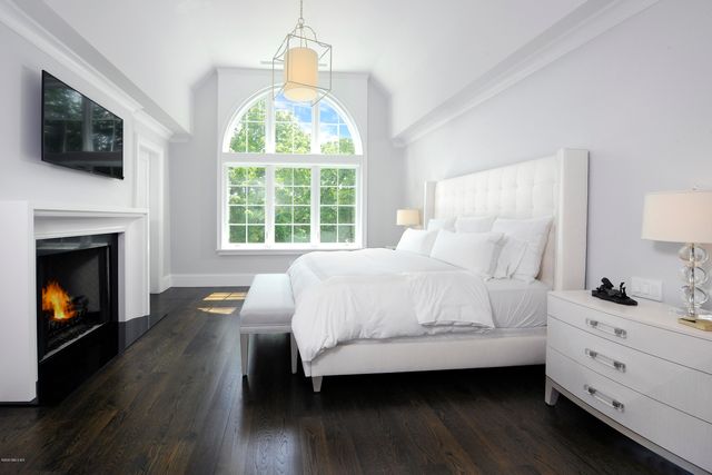 $8,375,000 | 570 North Street, Greenwich, CT 06830