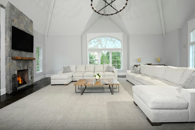 $8,375,000 | 570 North Street, Greenwich, CT 06830