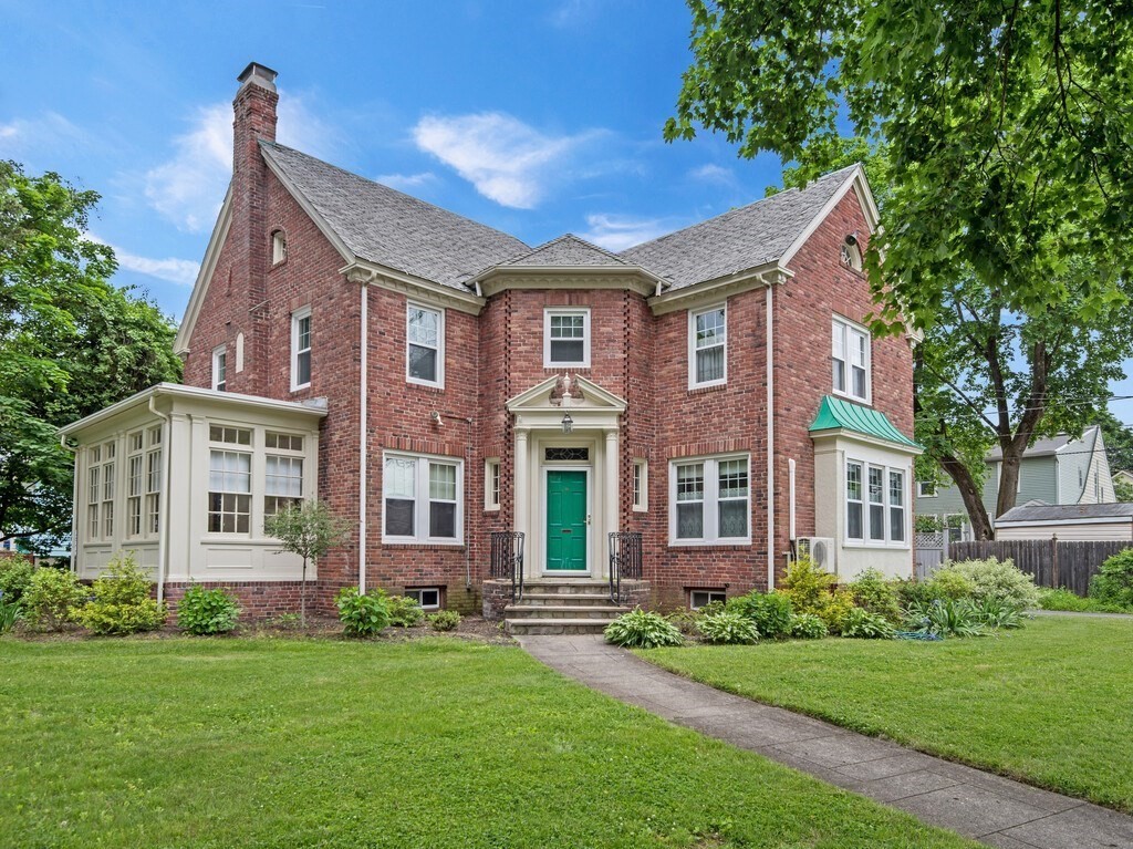 95 Commodore Road Worcester, MA 01602 - Photo 2 of 42 Gallery Image 2