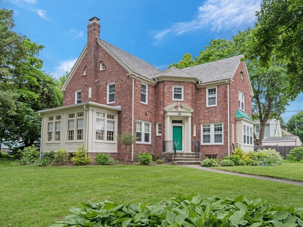 95 Commodore Road Worcester, MA 01602 - Photo 3 of 42 Gallery Image 3