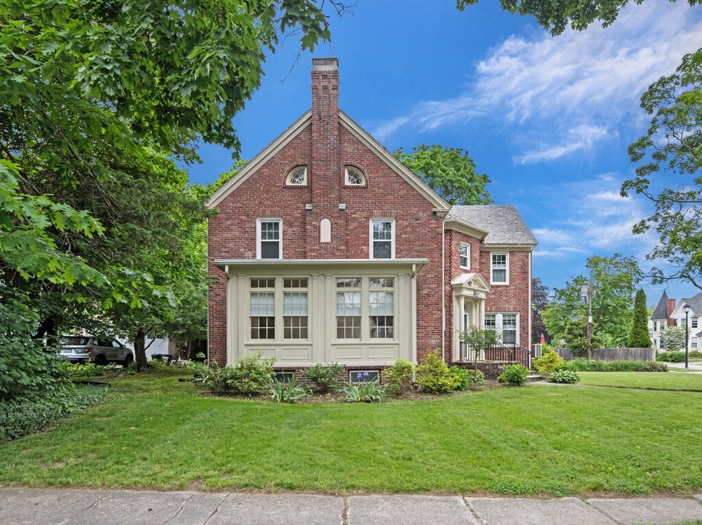 95 Commodore Road Worcester, MA 01602 - Photo 4 of 42 Gallery Image 4