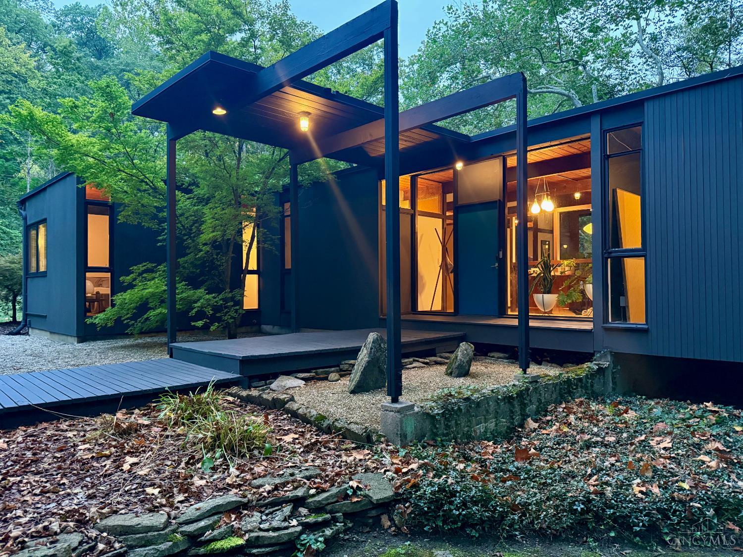 429 West Galbraith Road Cincinnati, OH 45215 - Photo 4 of 93