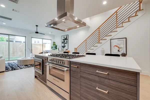 $1,069,900 | 1312 Castle Court, Unit A, Houston, TX 77006