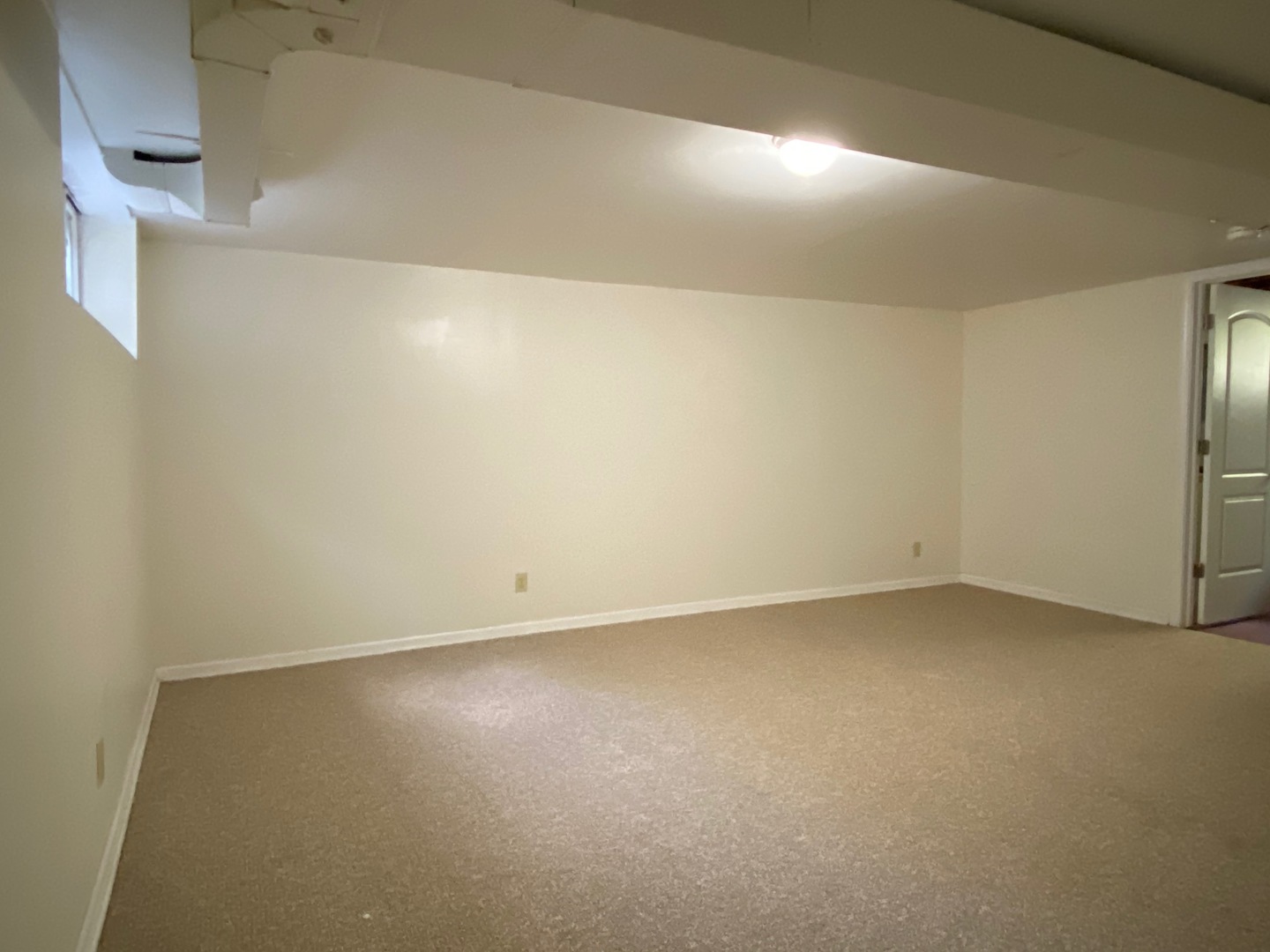 511 Ridge Road, Unit 511 Wilmette, IL 60091 - Photo 13 of 14 an empty room with a empty space and window