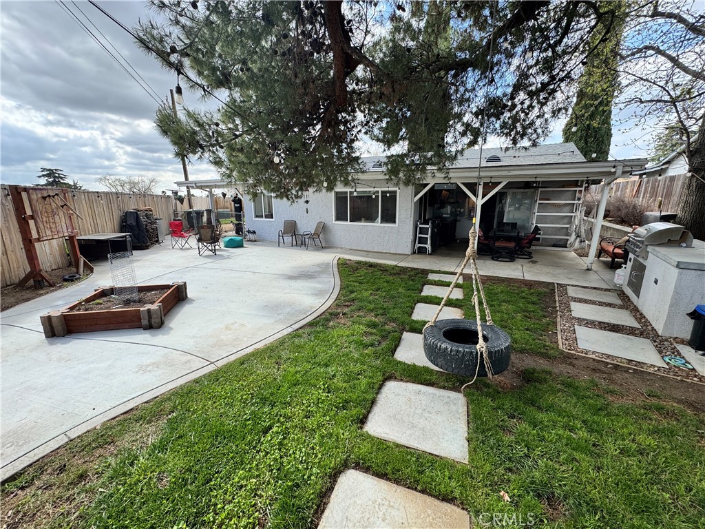 40451 Rome Beauty Way Cherry Valley, CA 92223 - Photo 15 of 25 a view of a back yard of the house
