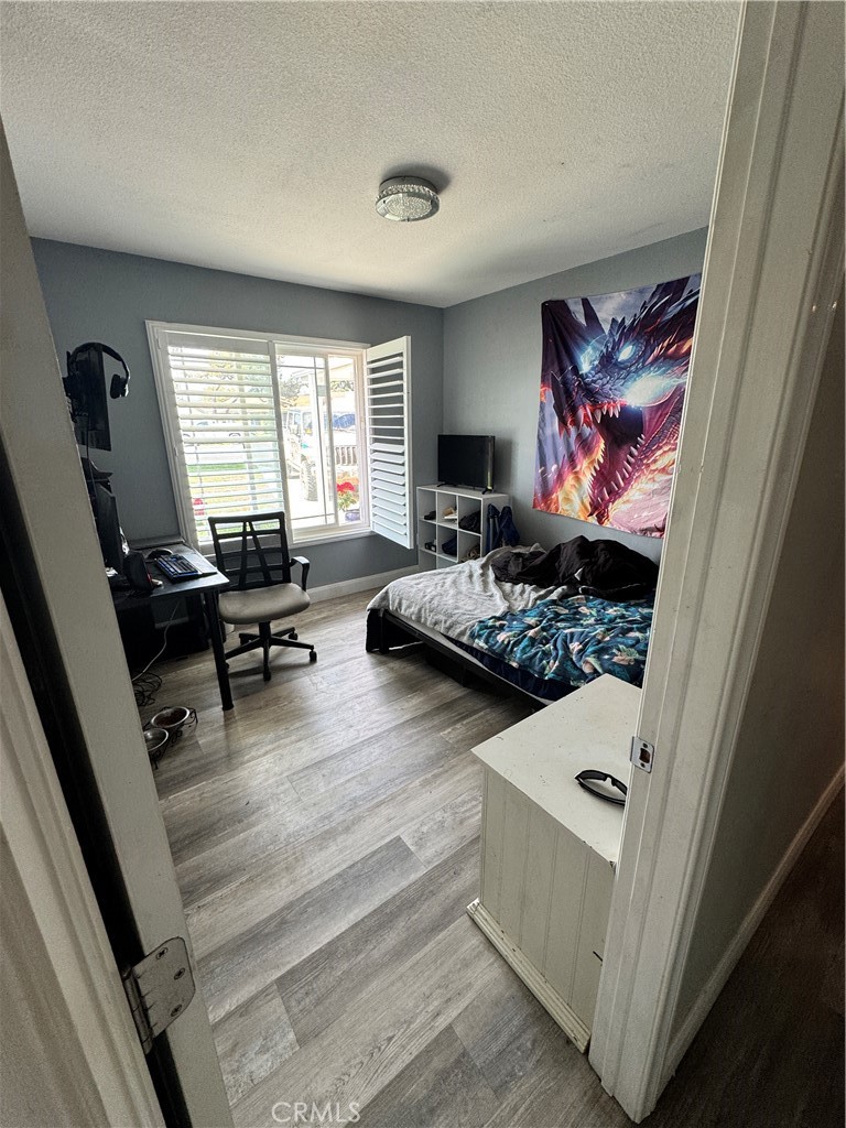 40451 Rome Beauty Way Cherry Valley, CA 92223 - Photo 20 of 25 a living room with furniture and a flat screen tv