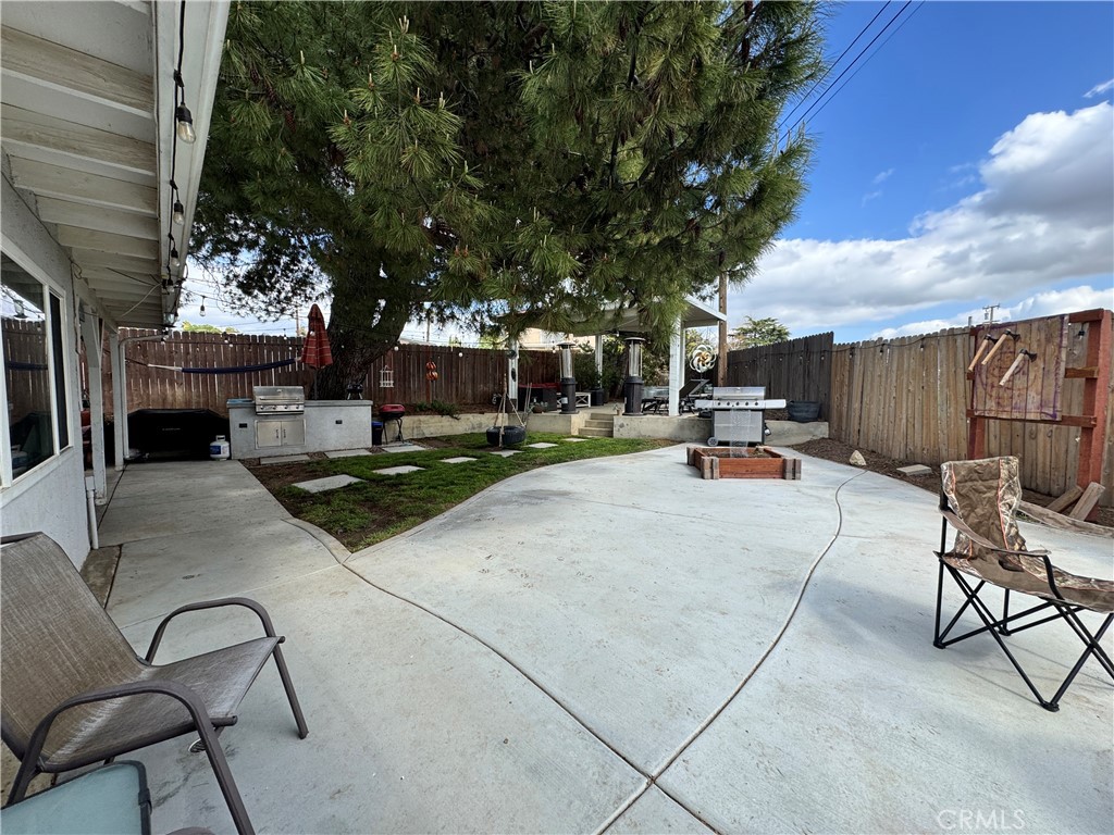 40451 Rome Beauty Way Cherry Valley, CA 92223 - Photo 10 of 25 a view of a backyard with sitting area