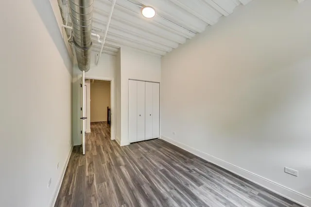 a view of a livingroom with furniture