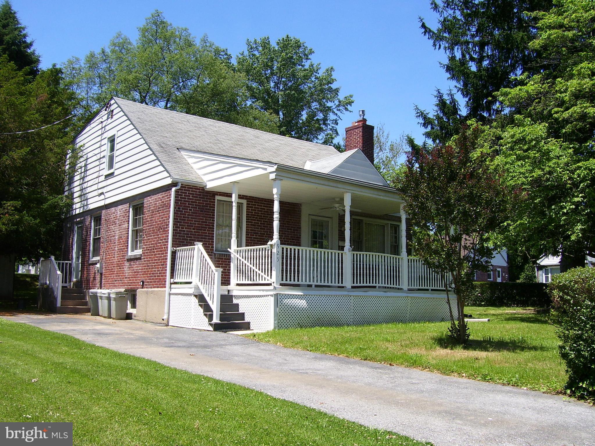 925 Village Road Folsom, PA 19033 - Photo 1 of 19 Gallery Image 1