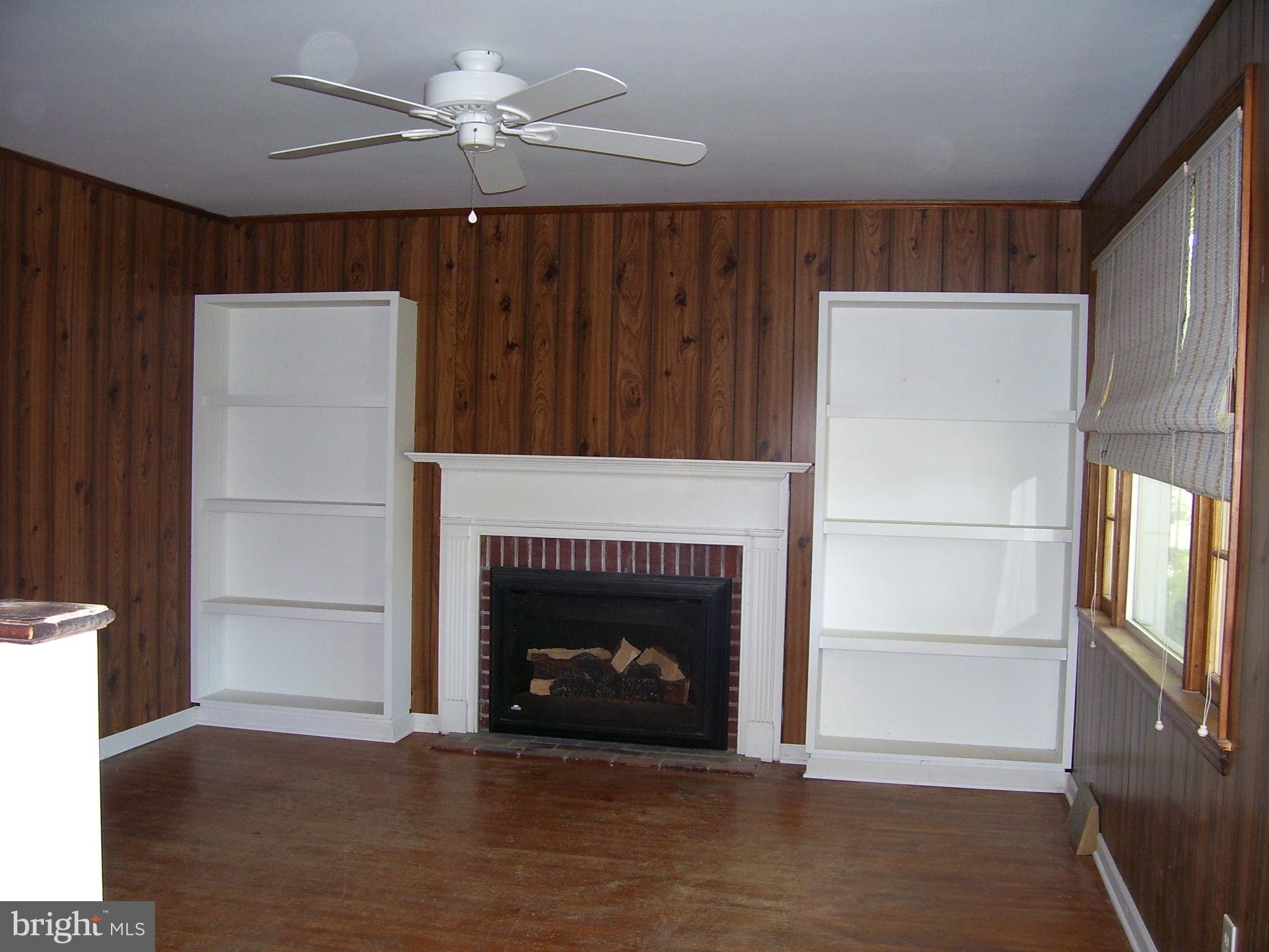 925 Village Road Folsom, PA 19033 - Photo 2 of 19 Gallery Image 2