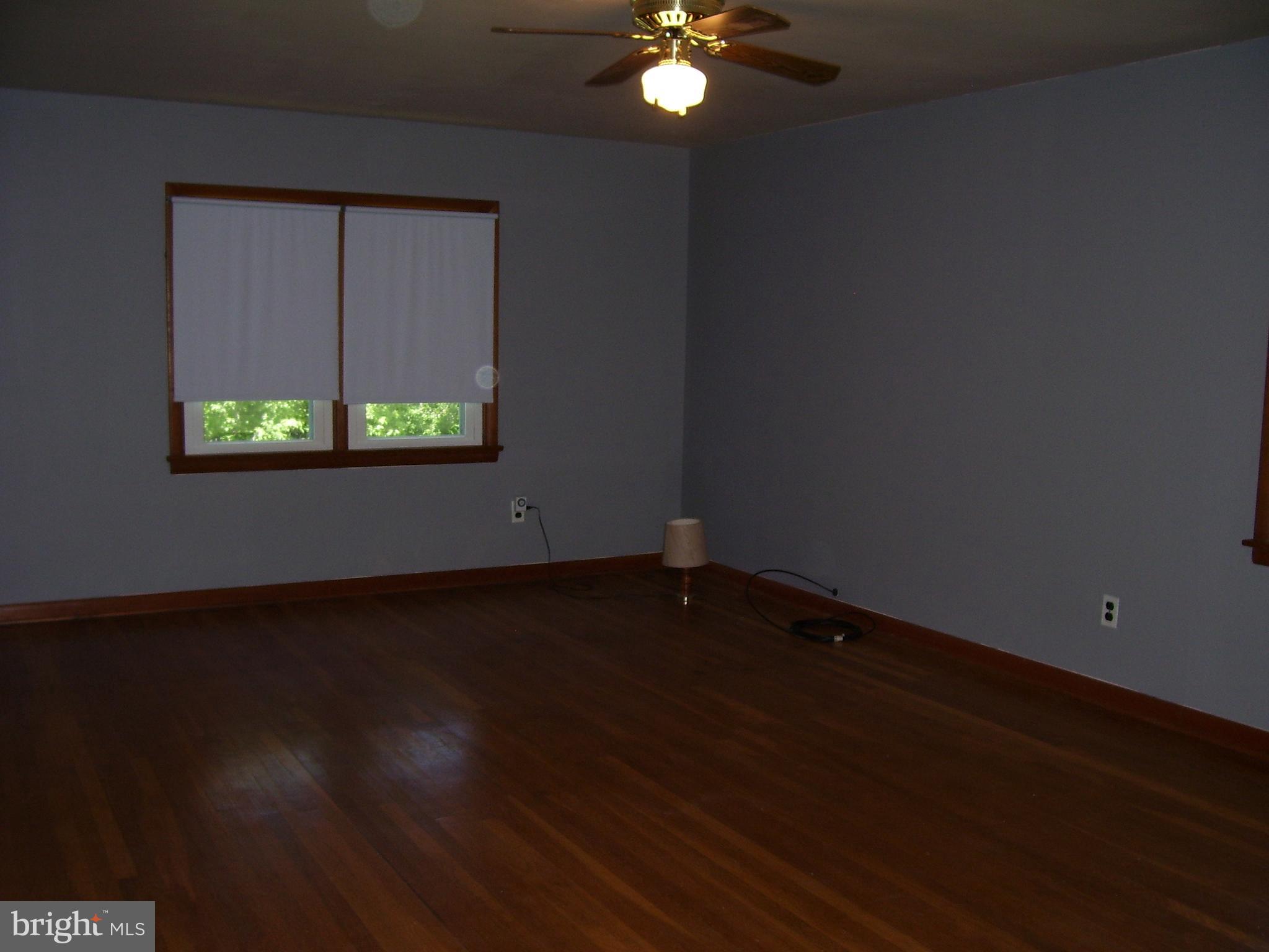 925 Village Road Folsom, PA 19033 - Photo 12 of 19 Gallery Image 12