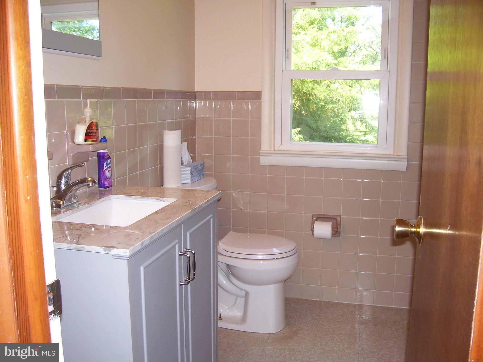 925 Village Road Folsom, PA 19033 - Photo 13 of 19 Gallery Image 13