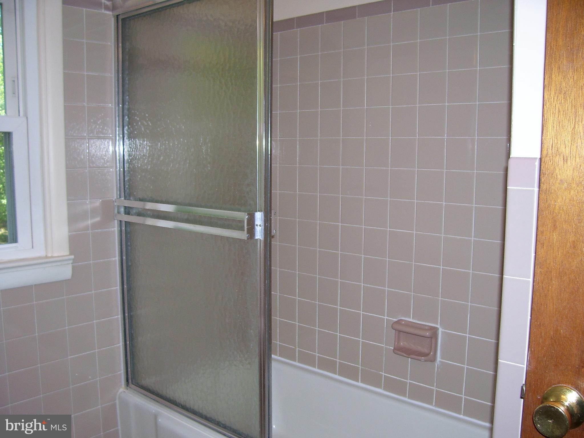 925 Village Road Folsom, PA 19033 - Photo 14 of 19 Gallery Image 14