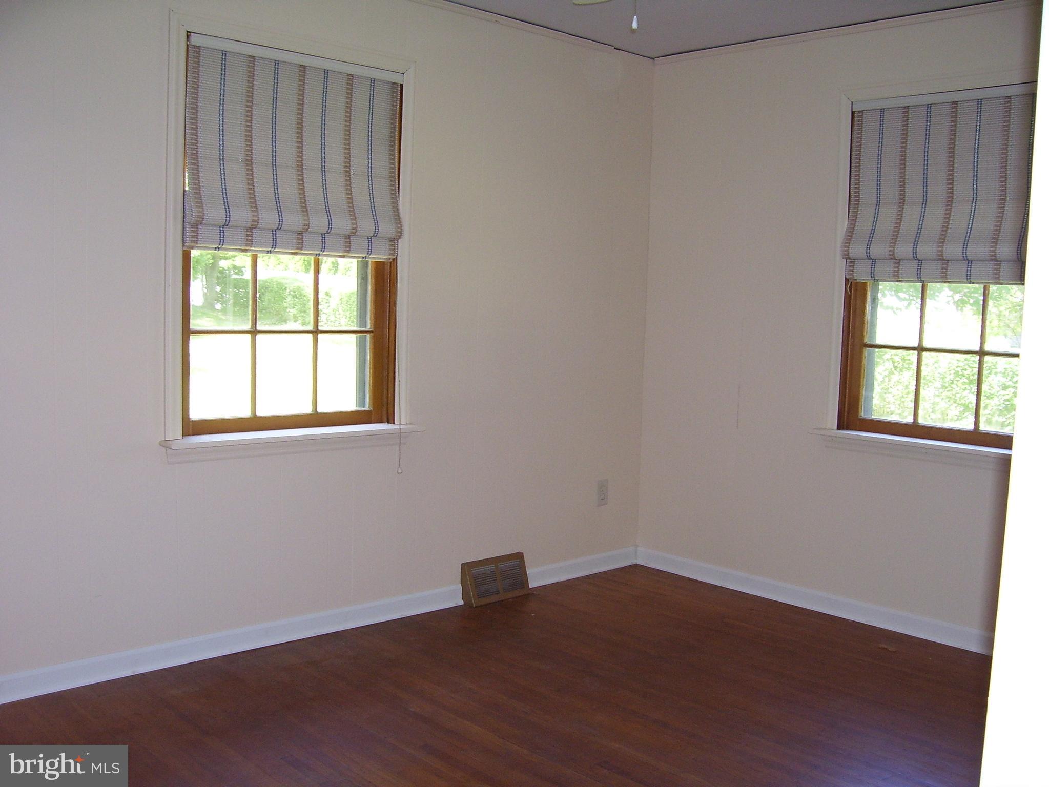 925 Village Road Folsom, PA 19033 - Photo 15 of 19 Gallery Image 15