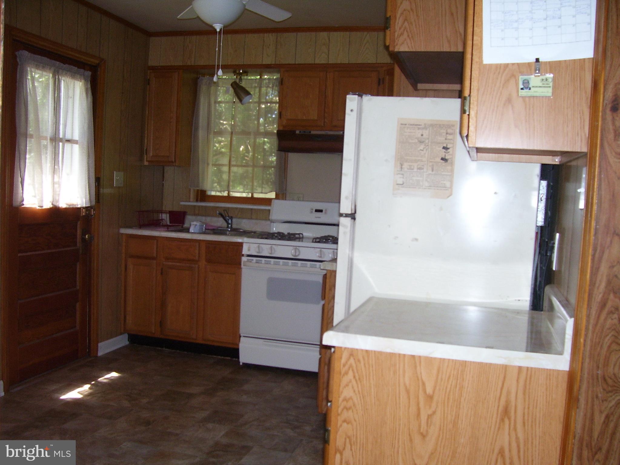 925 Village Road Folsom, PA 19033 - Photo 4 of 19 Gallery Image 4