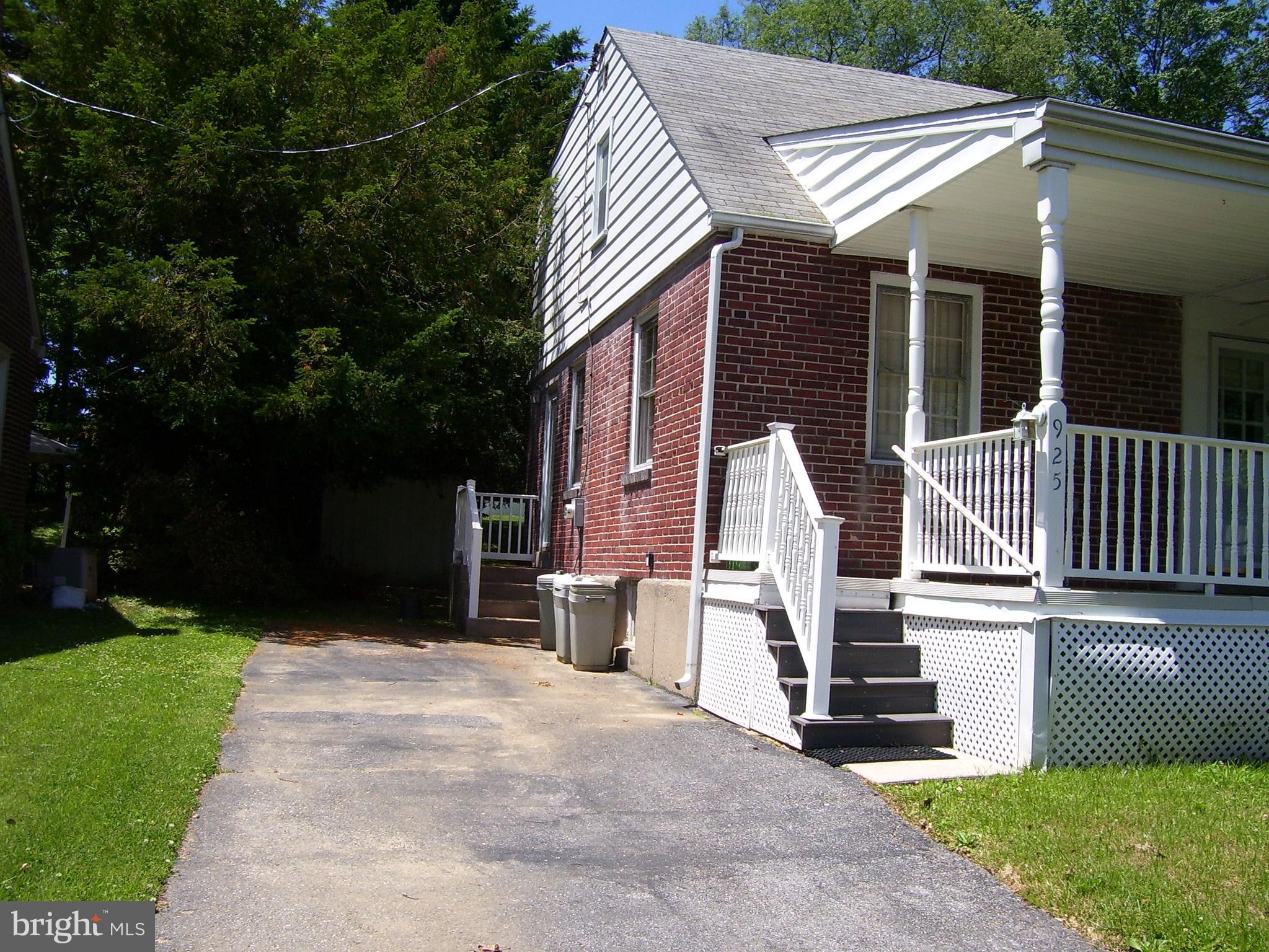 925 Village Road Folsom, PA 19033 - Photo 8 of 19 Gallery Image 8
