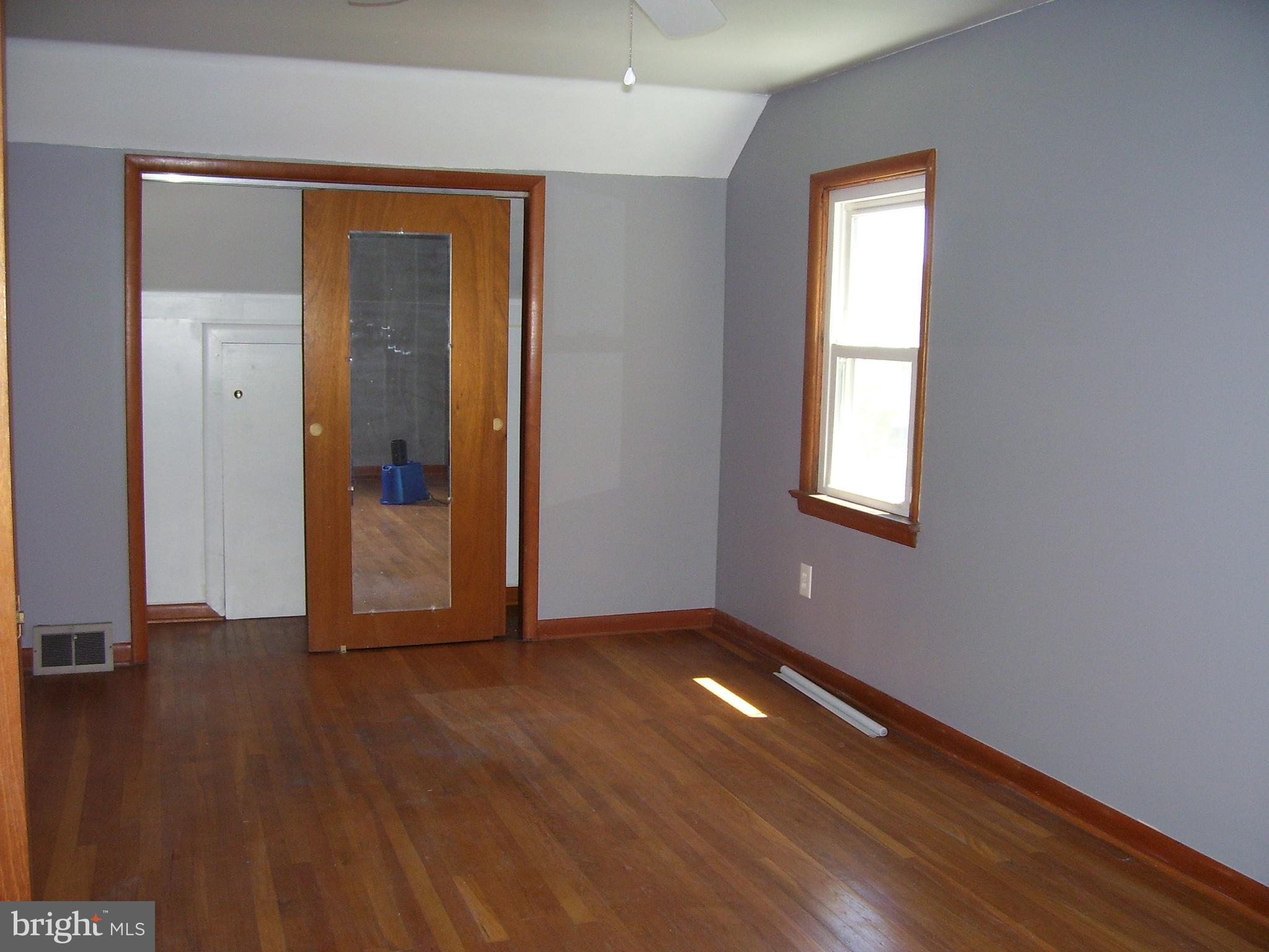 925 Village Road Folsom, PA 19033 - Photo 10 of 19 Gallery Image 10