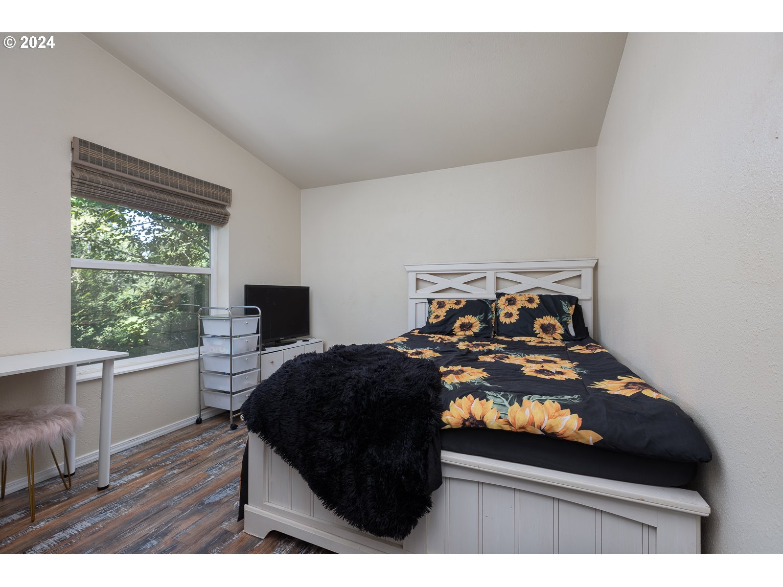 240 Southwest Brentwood Drive Waldport, OR 97394 - Photo 14 of 22