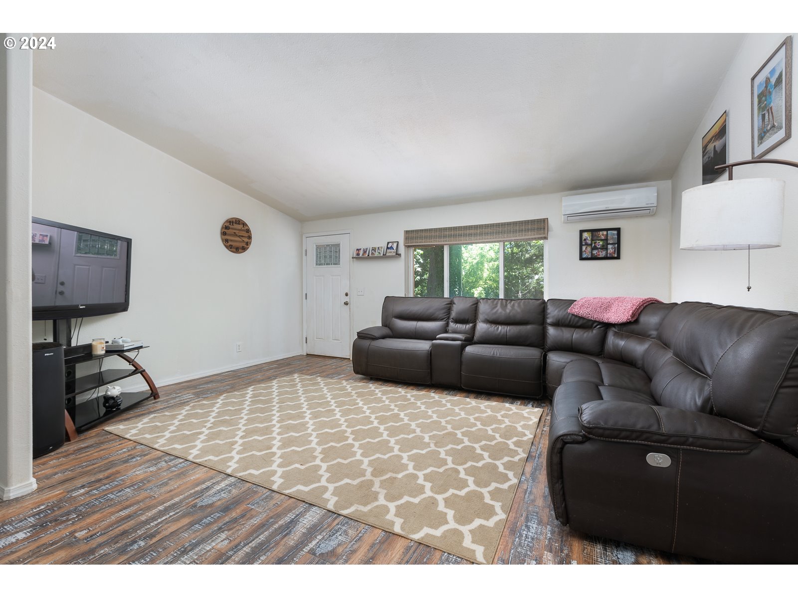 240 Southwest Brentwood Drive Waldport, OR 97394 - Photo 4 of 22