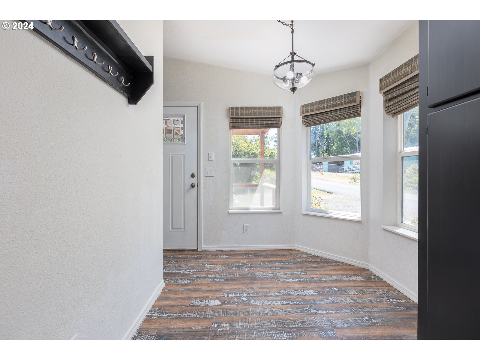 240 Southwest Brentwood Drive Waldport, OR 97394 - Photo 8 of 22