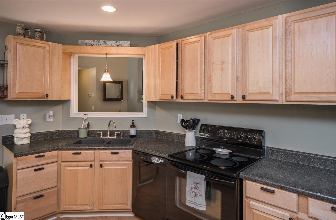 160 Bass Cove Road Seneca, SC 29672 - Photo 5 of 36 Gallery Image 5
