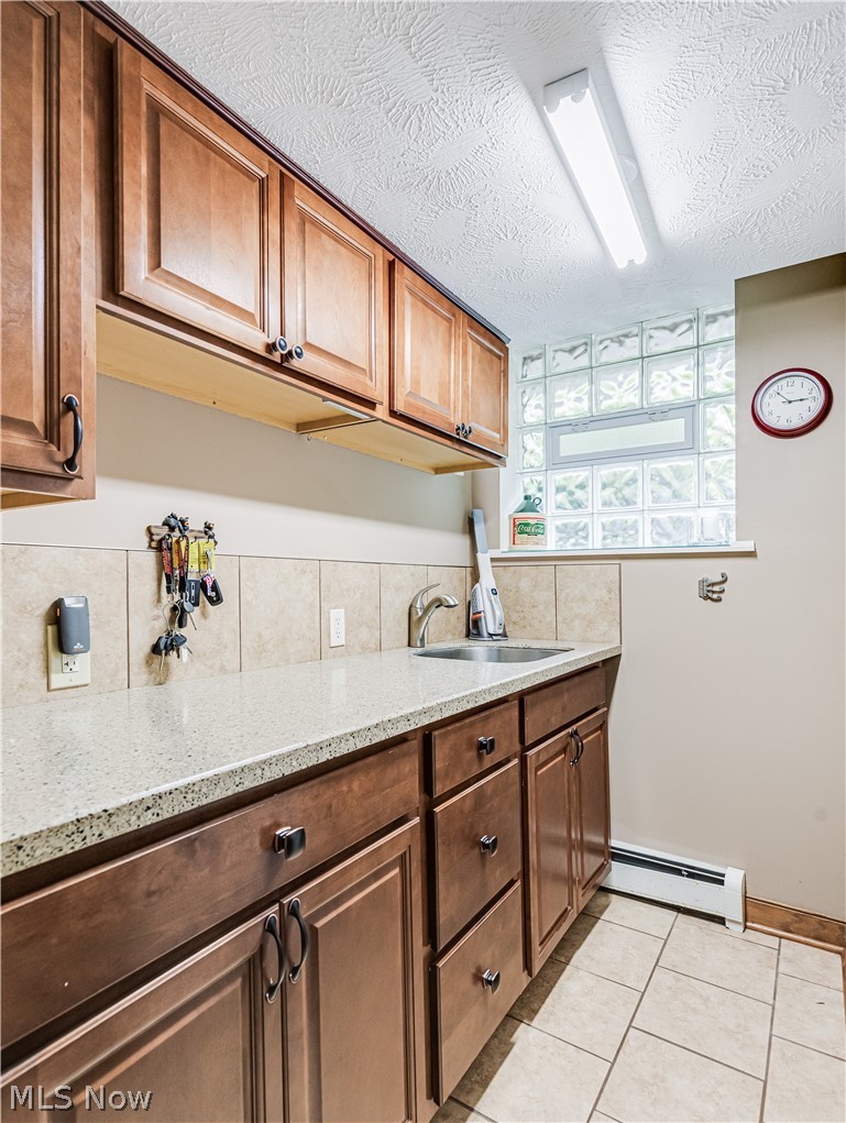 800 North Hametown Road Akron, OH 44333 - Photo 31 of 32 Lower level kitchenette