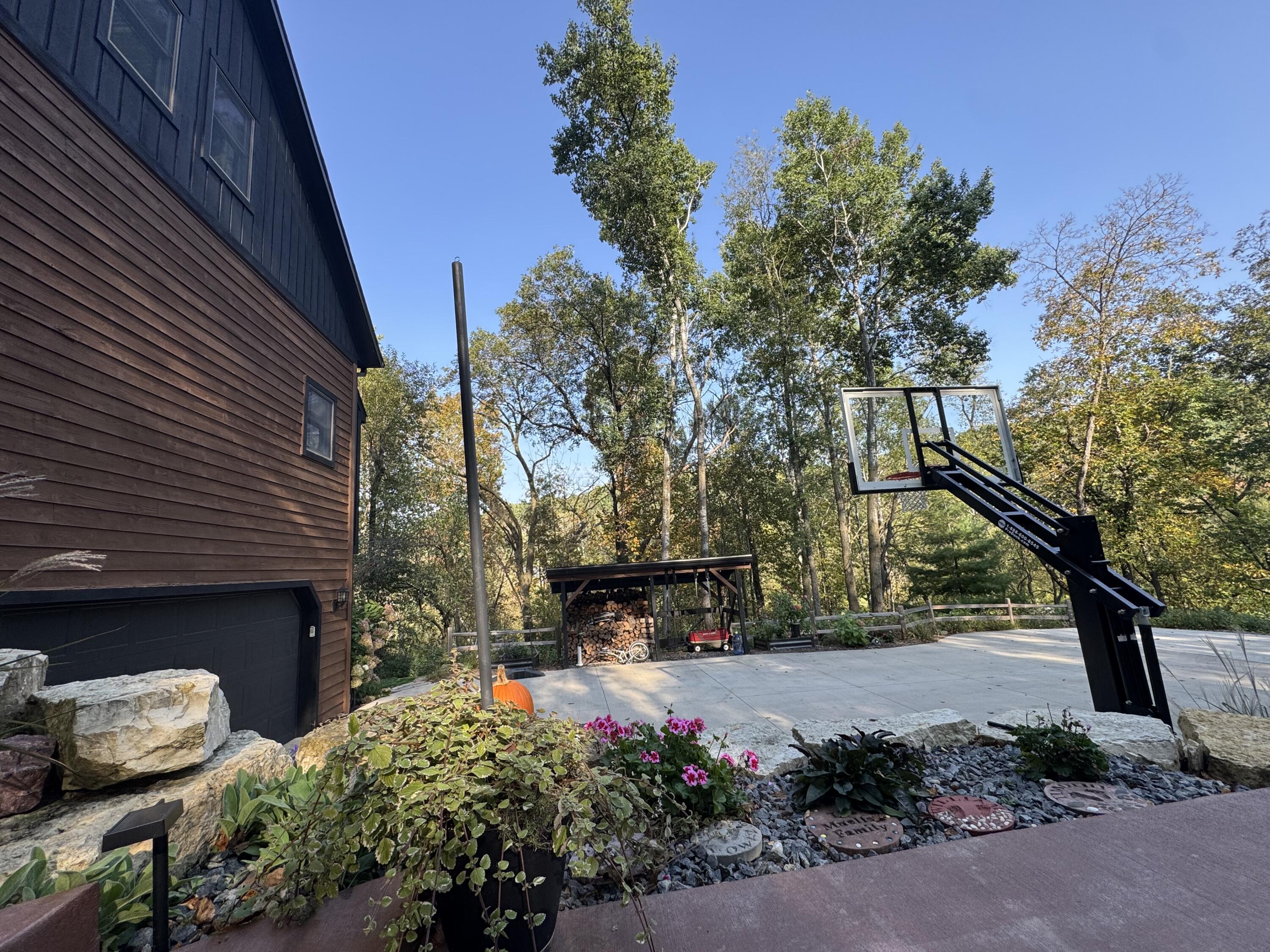 N6587 McCurdy Road Holmen, WI 54636 - Photo 3 of 22 IMG_2234